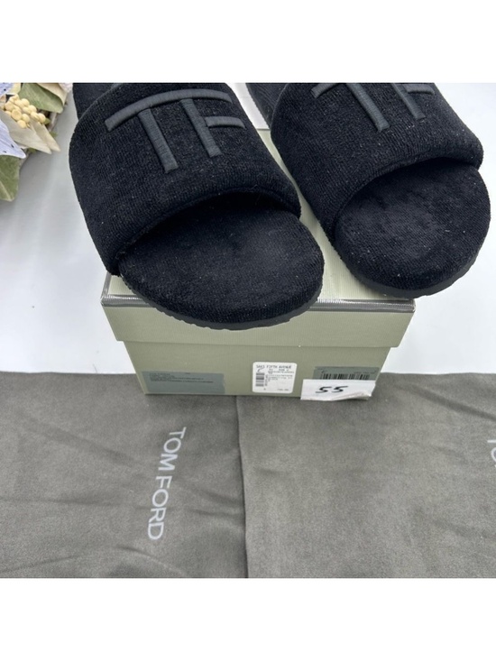 Men’s Tom Ford velvet slipper. Size 8. Made in Italy. main image 4